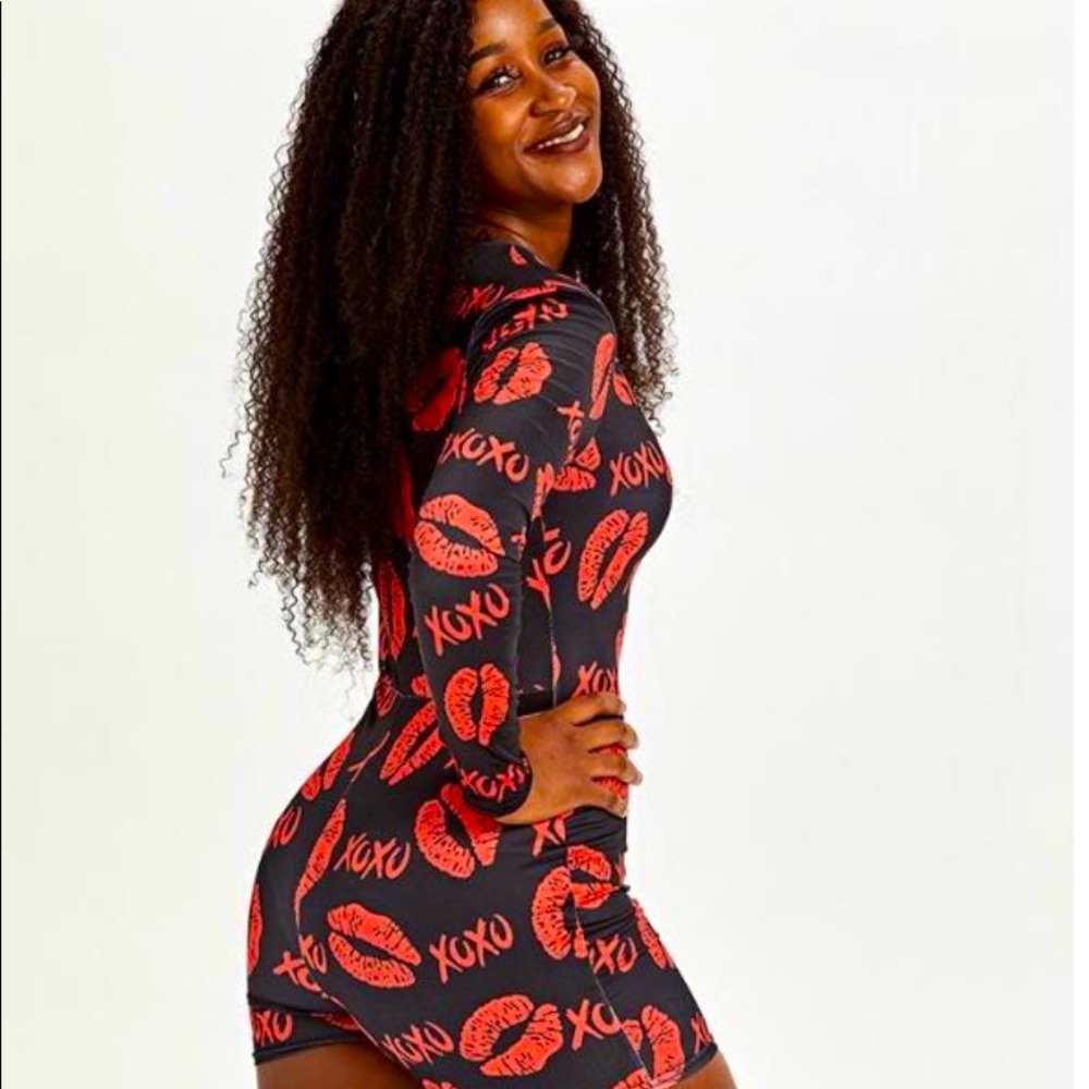 XO shorts onesie. 💋